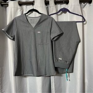 Figs Women's Scrub Set in Heather Gray